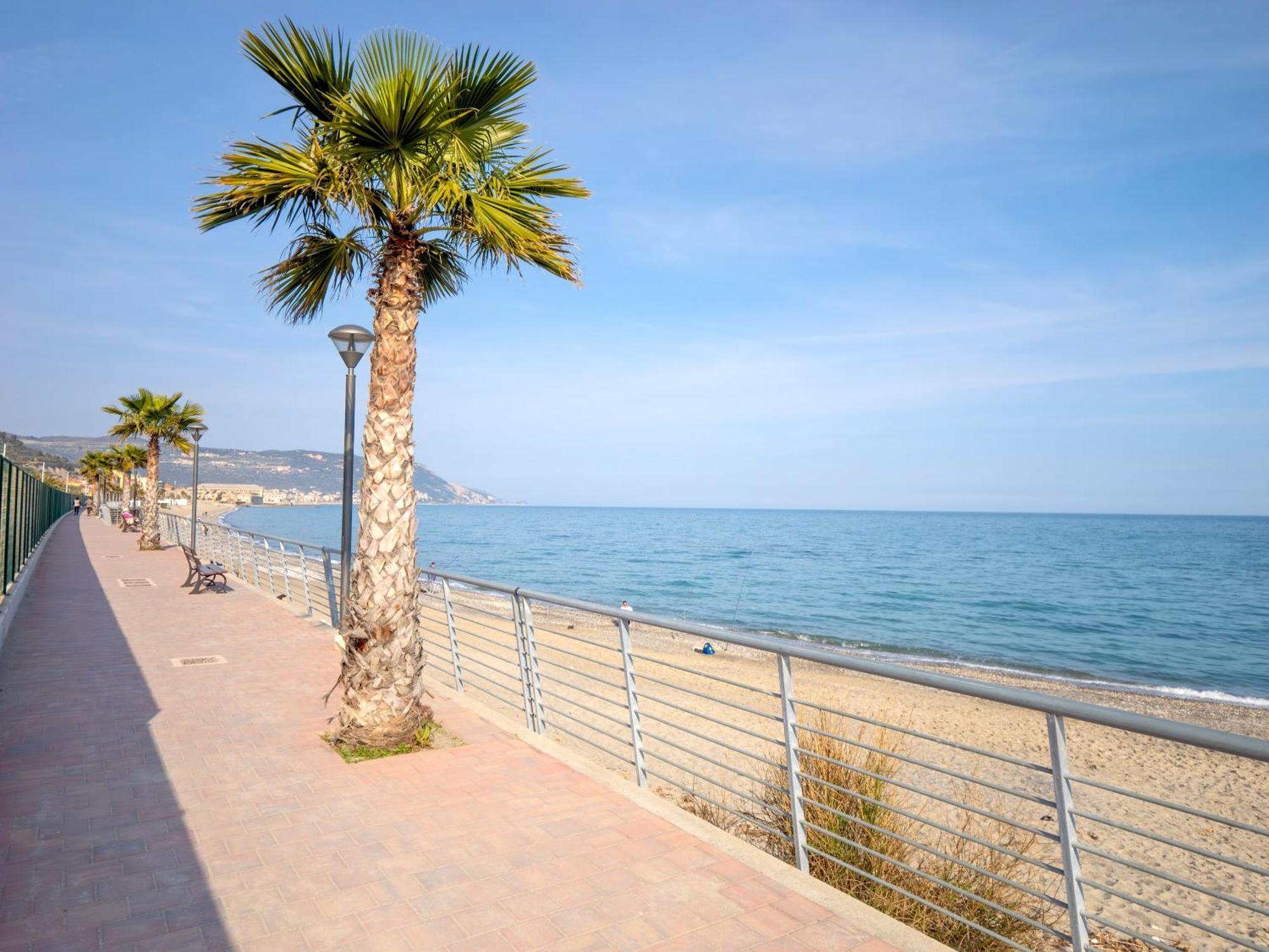 Babyaccommodation Family Panoramic Iii * Pietra Ligure