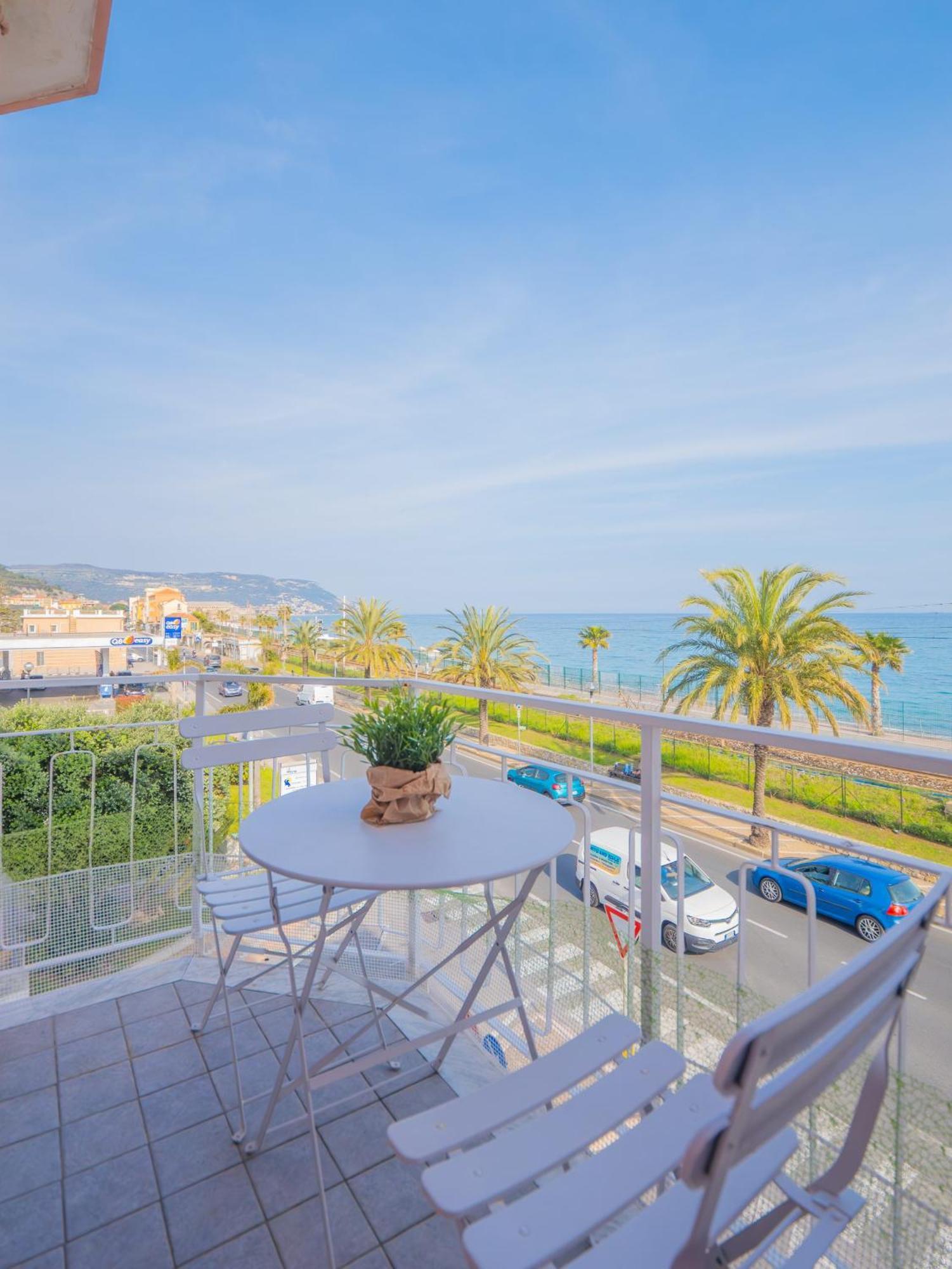Babyaccommodation Family Panoramic Iii * Pietra Ligure
